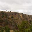 Ultimo Segmento - Desde el mirador, se puede ver el ultimo (o primer) segmento de la zona para escalar. Bello contraste entre la parte seca de la roca, y el verde de los arboles y el prado.