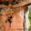 Protegiendo el techo - Solete chapa el último seguro antes de aventurarse por el techo de la Tatí