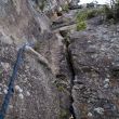 Y de aquí al top!! - Reunión del primer largo de la vía Capac-ñan. Vemos una hermosa fisura donde poner un par de friends y hacer la reunión.Y de aquí empieza el segundo y evidente largo. Una combinación de fisuras, empotramientos, babaresas y placa... qué más se puede pedir!!!