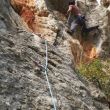 Luneando en Corbera - Carles peleando el paso clave de la vía.